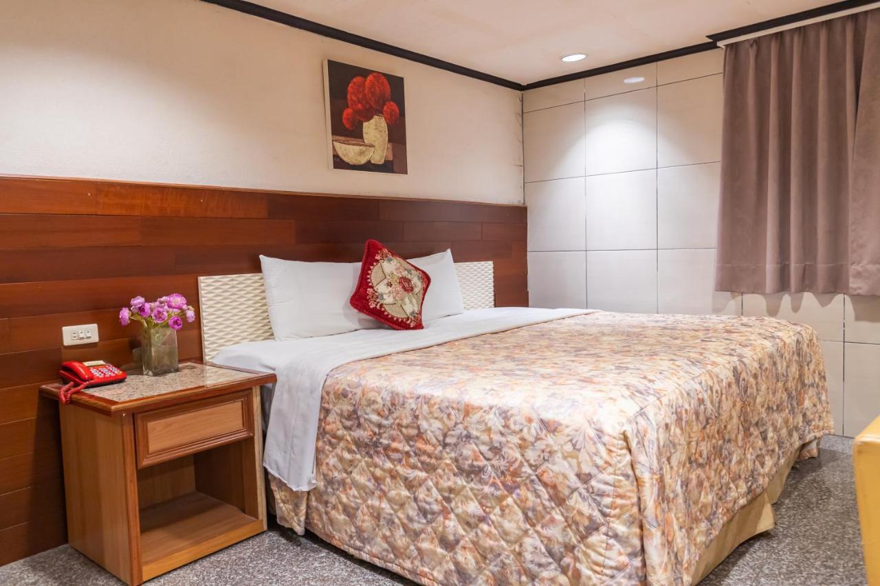 Yi Pin Business Hotel Taoyuan Exterior foto