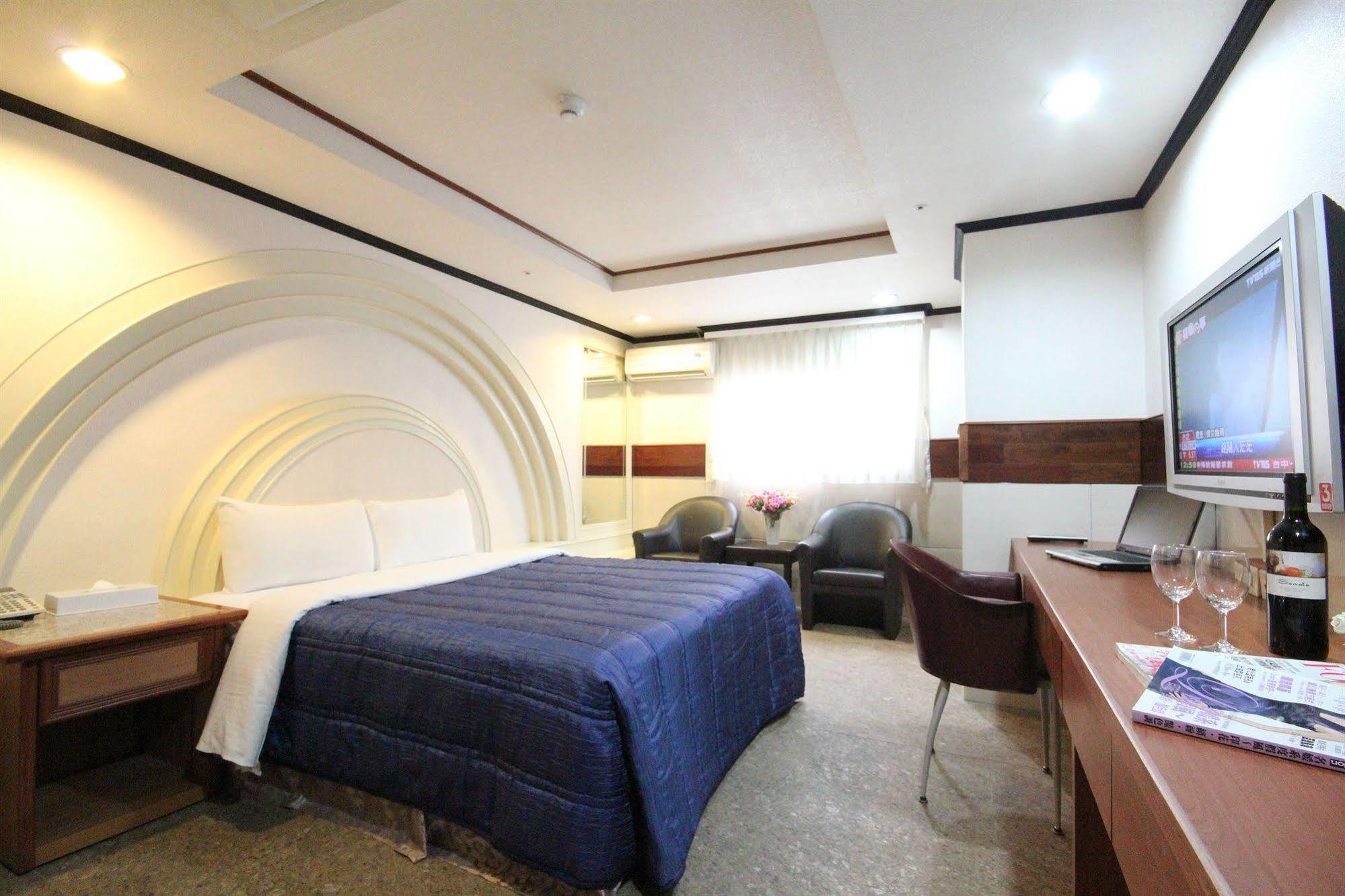 Yi Pin Business Hotel Taoyuan Exterior foto